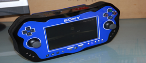 PS3 WVI, une énorme manette PS3 avec écran LCD intégré