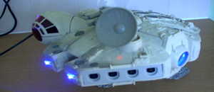 Une DreamCast transformée en vaisseau Faucon Millénium