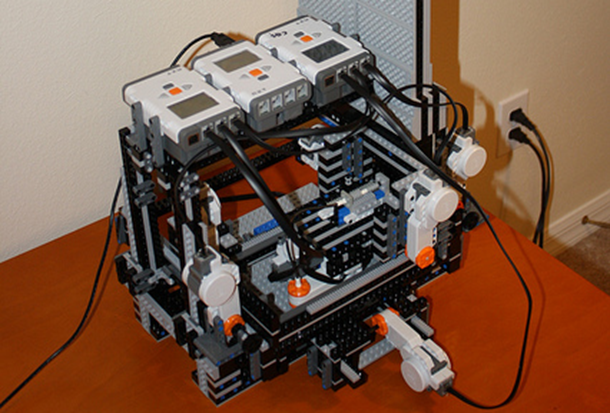 Une imprimante 3D entierement conçue à base de LEGO