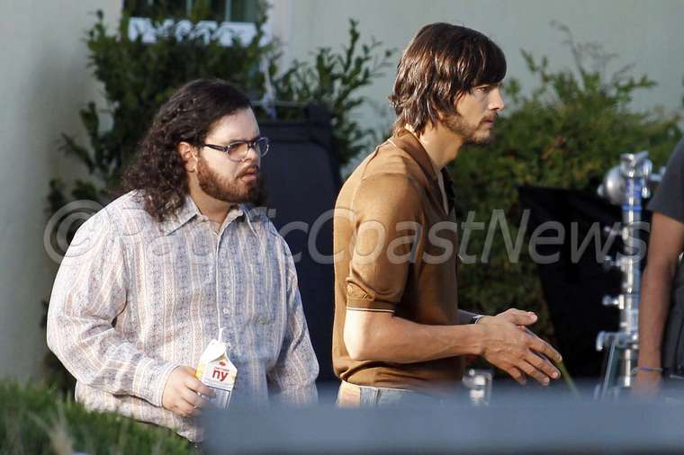 **EXCLUSIVE** FIRST ON SET PHOTOS - Ashton Kutcher channels Steve Jobs for the first day of shooting 