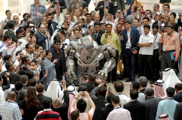 Titan-The-Robot-at-GITEX-TECHNOLOGY-WEEK-600x398