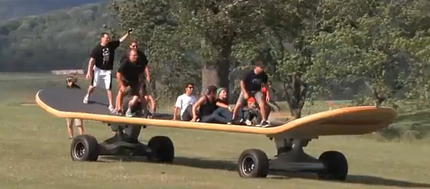 skateboard géant