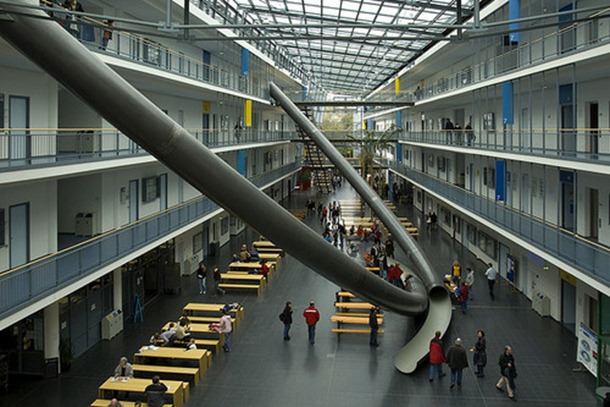 500x_giant-slides-in-technische-universitat-munchen-faculty-1