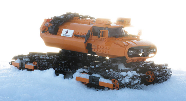 Photo de Stilzkin Indrik, le tout terrain des neiges conçu en LEGO