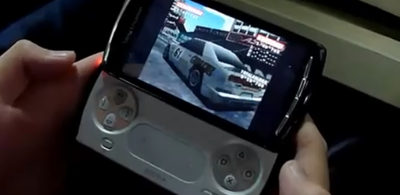Photo de Démos vidéo de Resident Evil 2 et Ridge Racer sur le PSP Phone