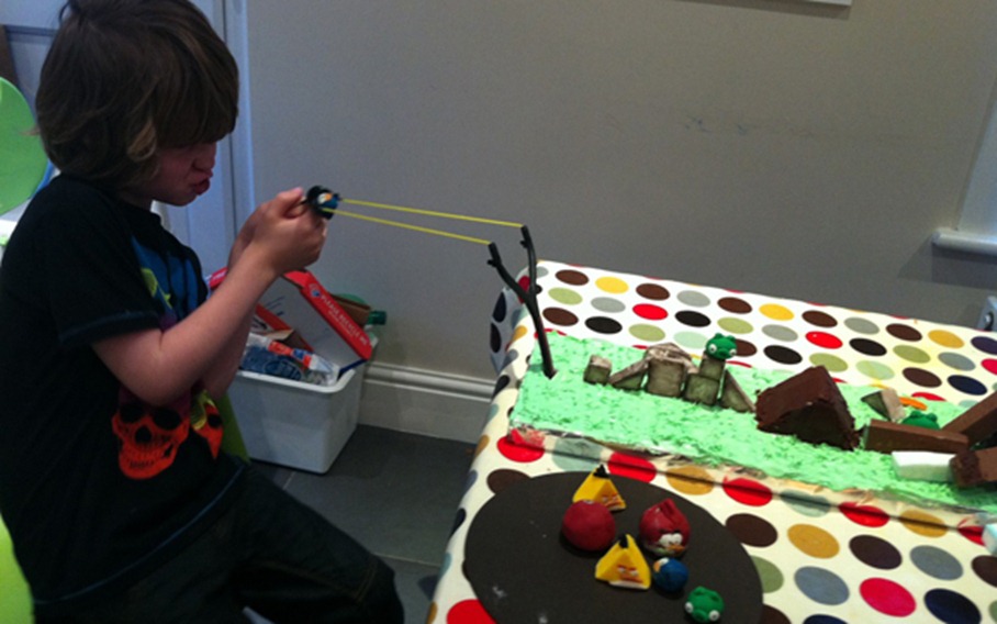 Angry-Birds-Cake-aim