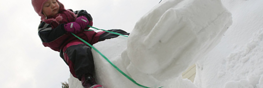 Photo de Un magnifique bonhomme de neige en forme d’AT-AT Walker